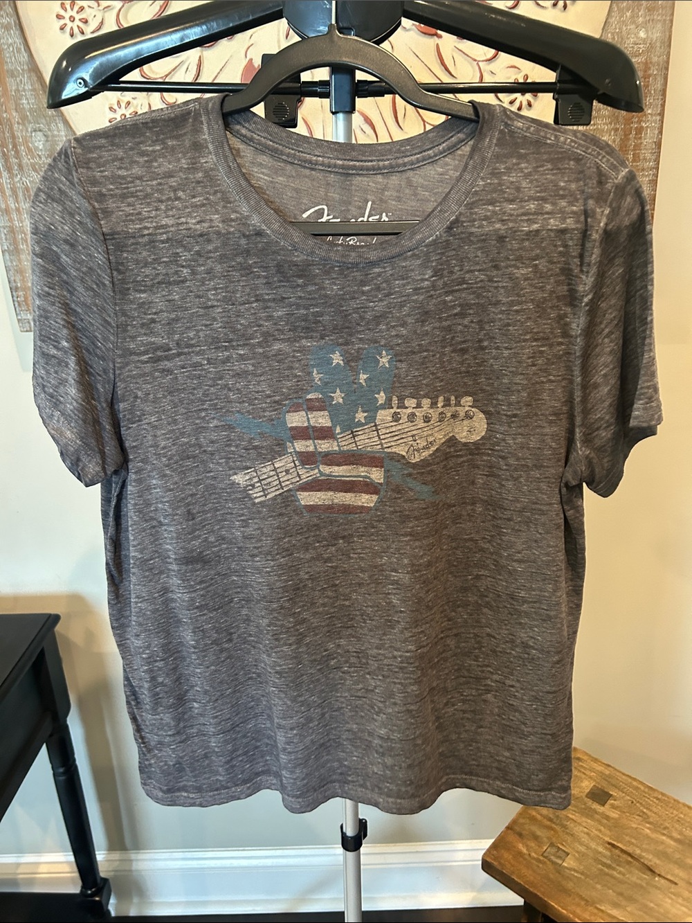 Fender designed by Lucky Brand Gray Short Sleeve Tee Size Medium